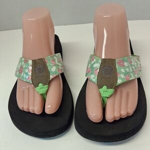 Yellow Box Floral Flip Flops 8 NWOT